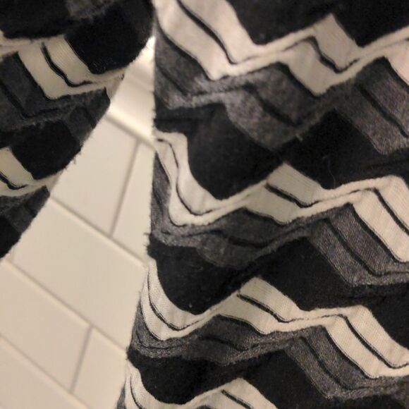 Calvin
Klein Black White Grey Zigzag Shift Dress Sz 6 - Picture 7 of 8